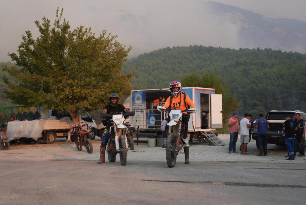 Motorlarını yarış i&ccedil;in değil ateş savaş&ccedil;ıları i&ccedil;in s&uuml;rd&uuml;ler 1