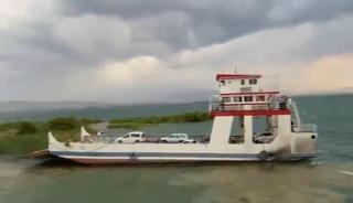 Fırtına feribotun iskeleyeye yanaşmasına izin vermedi