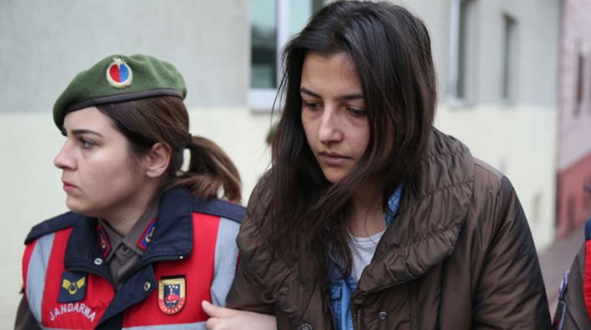 Kayseri'de babaannesini balta ve bı&ccedil;akla &ouml;ld&uuml;rd&uuml;ğ&uuml; iddia edilen torun ilk kez hakim karşısında!