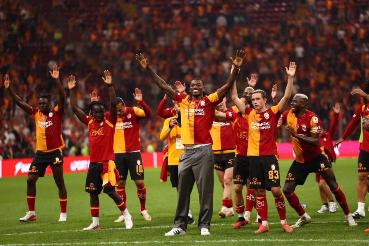Galatasaray da galibiyet üçlüsü Rafael Leao ve Aleksey Batrakov dan 1