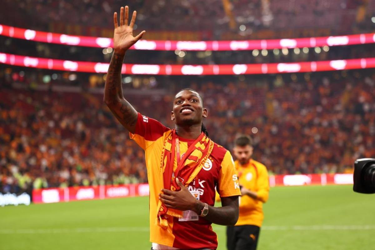 Galatasaray da galibiyet üçlüsü Rafael Leao ve Aleksey Batrakov dan 2