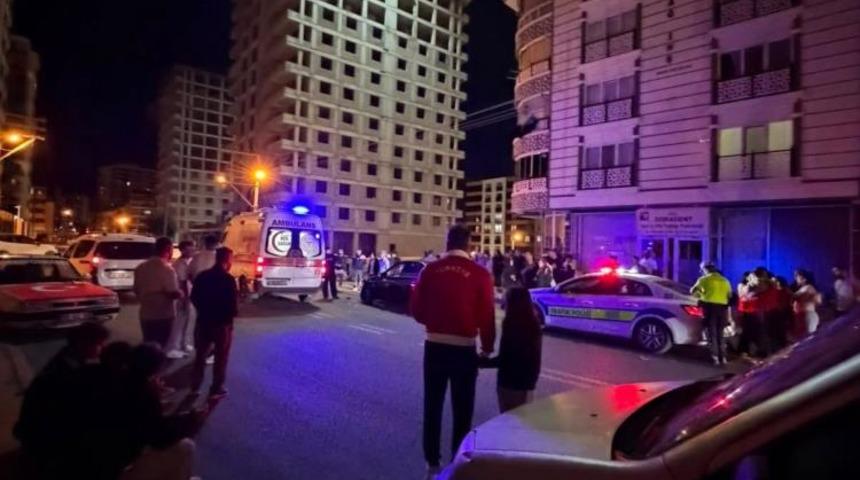 Sincan&rsquo;da zincirleme kaza: 3 ara&ccedil; birbirine girdi, 1 kişi ağır yaralandı