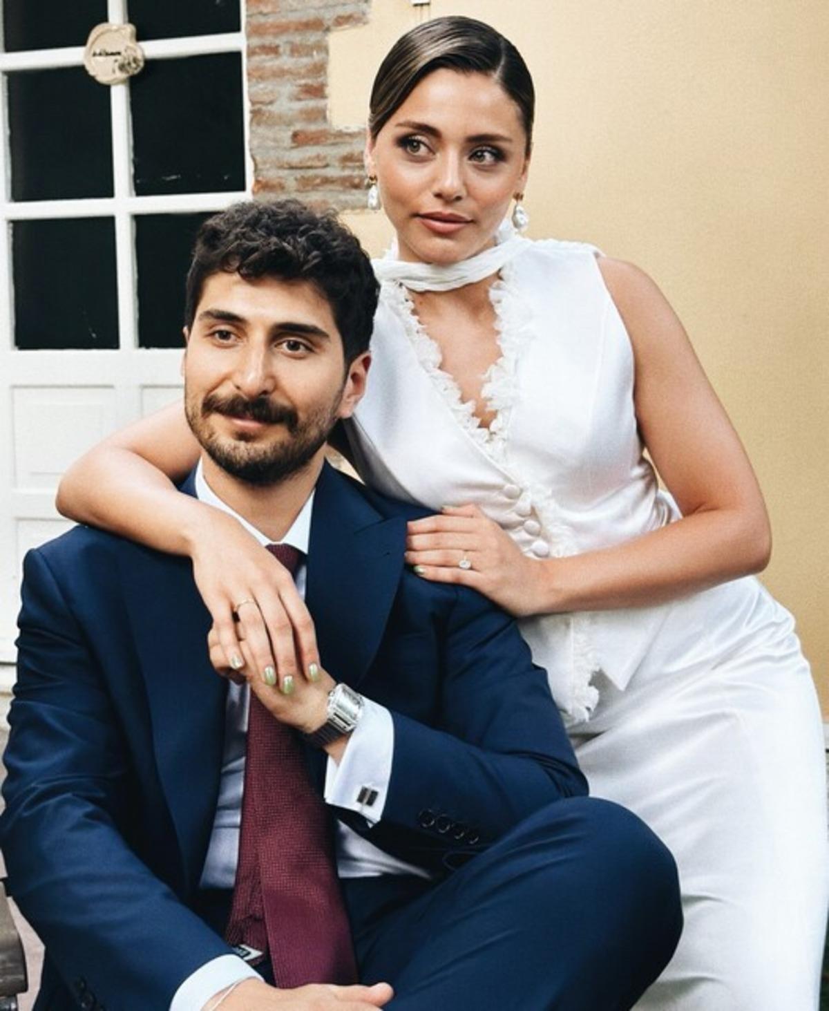 Sıla Türkoğlu ve Ata Ayyıldız nişanlandı! Sade kıyafeti dikkat çekti 2