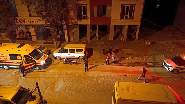 Cadde ortasında saldırıya uğrayan genç yaralandı