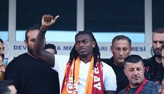 Galatasaray a&ccedil;ıkladı! Rafael Leao'nun bonservis &uuml;creti ve maaşı belli oldu