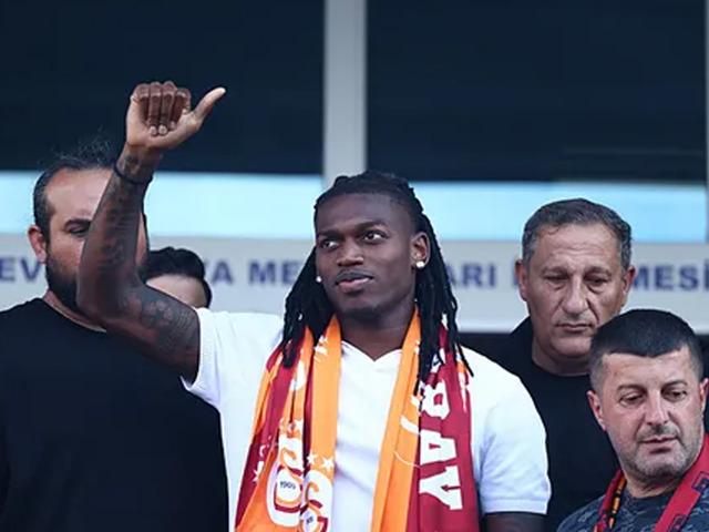 Galatasaray a&ccedil;ıkladı! Rafael Leao'nun bonservis &uuml;creti ve maaşı belli oldu