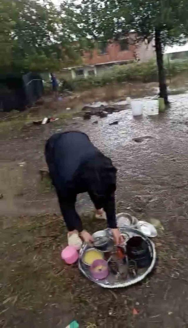 Samsun’a giden fındık işçilerini yağmur vurdu 1