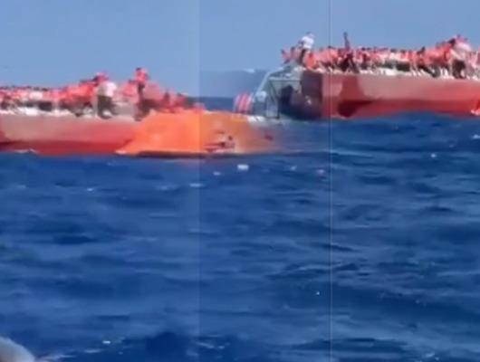 Girne a&ccedil;ıklarında yolcu gemisi alabora oldu! 