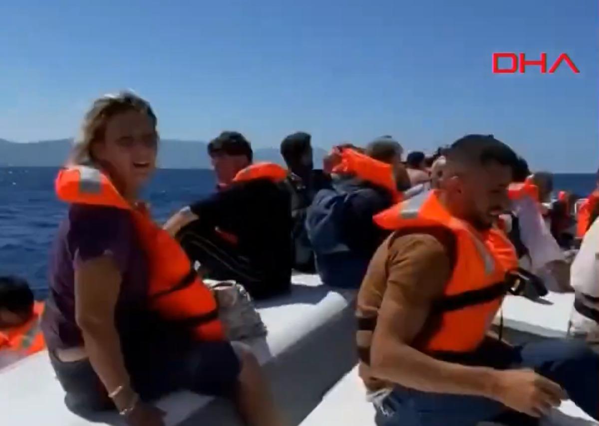 Son dakika: Girne a&ccedil;ıklarında yolcu gemisi alabora oldu! Denizde can pazarı 4