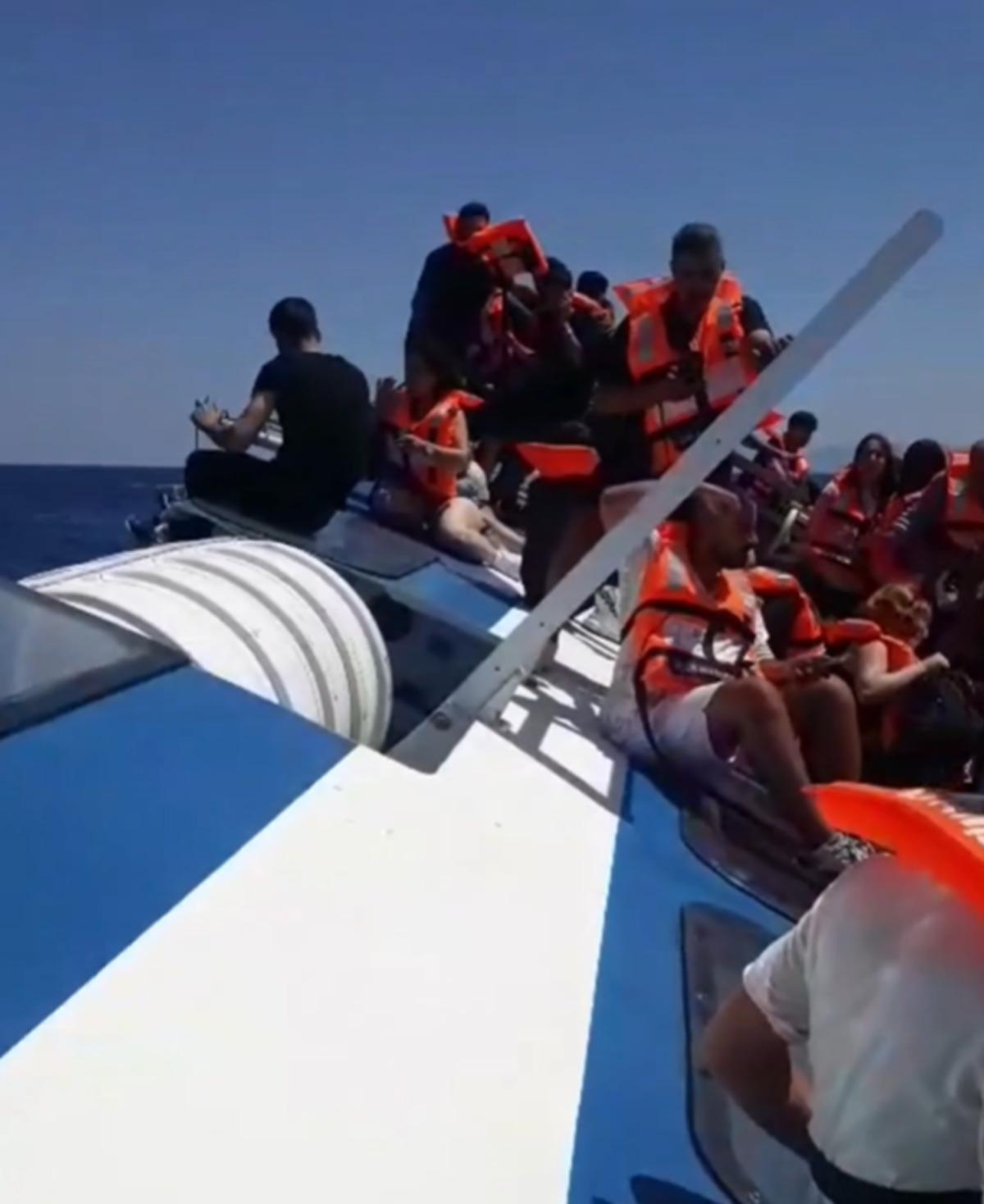 Son dakika: Girne a&ccedil;ıklarında yolcu gemisi alabora oldu! Denizde can pazarı 5