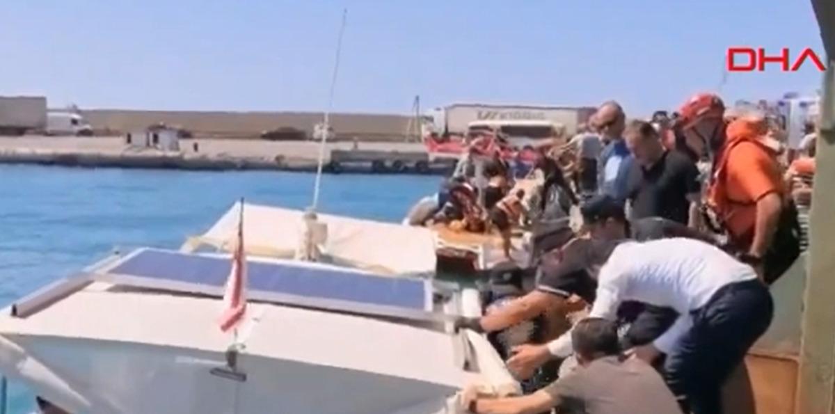 Son dakika: Girne a&ccedil;ıklarında yolcu gemisi alabora oldu! Denizde can pazarı 8