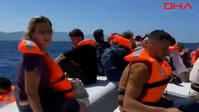 Son dakika | Denize atlayanlar oldu! Girne'de alabora olan gemide o anları yolcular kaydetti: “Batıyoruz”