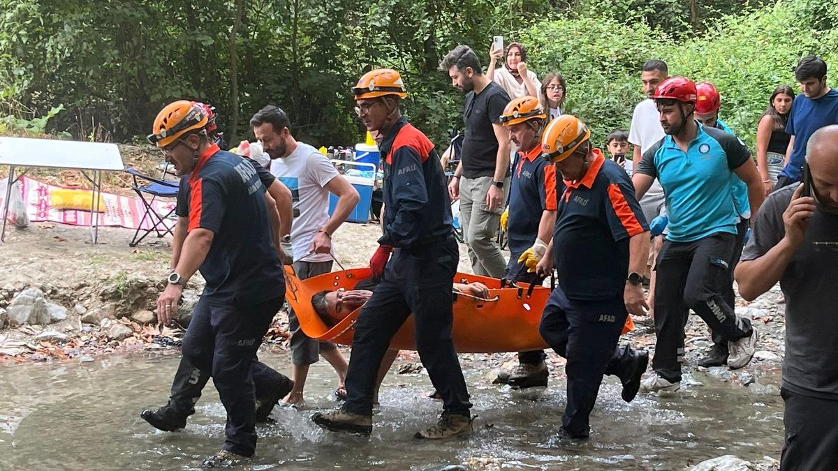 Bursa'da yürüyüş yaparken dere yatağına düşen kişi kurtarıldı - Güncel Haberler