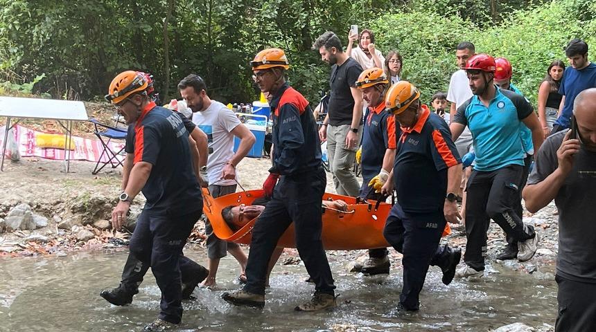 Bursa'da y&uuml;r&uuml;y&uuml;ş yaparken dere yatağına d&uuml;şen kişi kurtarıldı