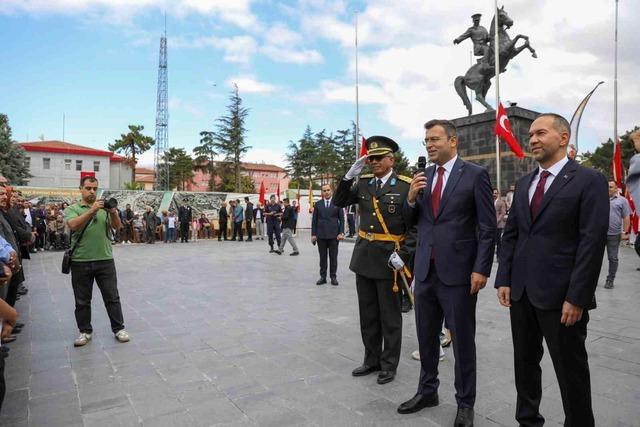 Niğde’de 30 Ağustos Zafer Bayramı düzenlenen törenle kutlandı 2