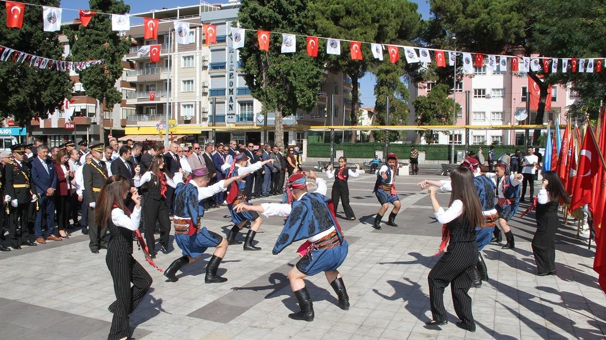 Manisa ilçelerinde Zafer Bayramı kutlandı - Güncel…