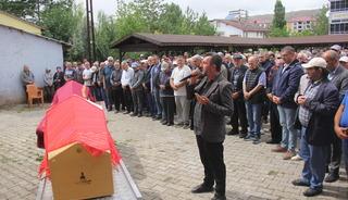 İzmir'de trafik kazasında &ouml;len gurbet&ccedil;i &ccedil;ift Sivas'ta defnedildi