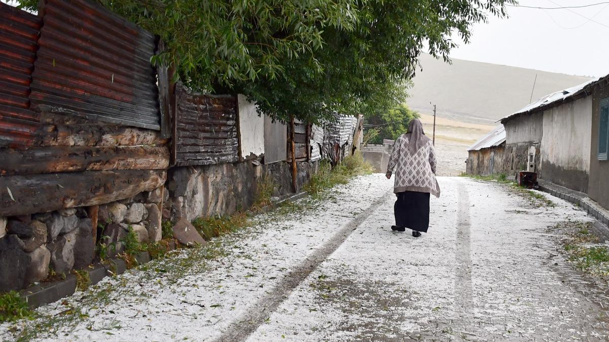 Kars'ta sağanak ve dolu hayatı olumsuz etkiledi - …