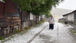 Kars'ta sağanak ve dolu hayatı olumsuz etkiledi
