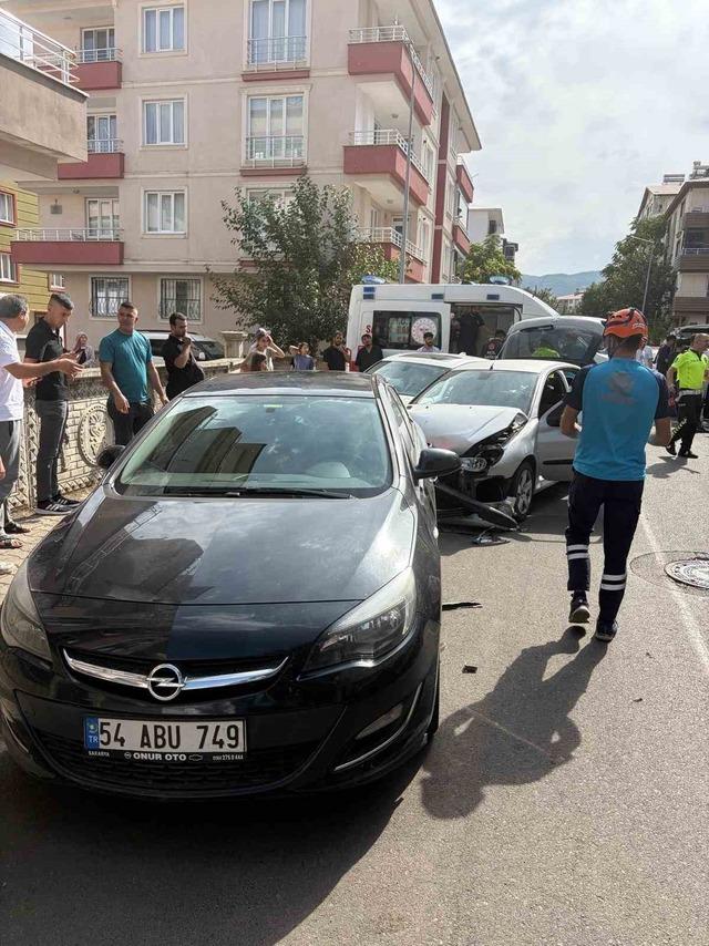 Bingöl’de zincirleme trafik kazası: 1 yaralı 5