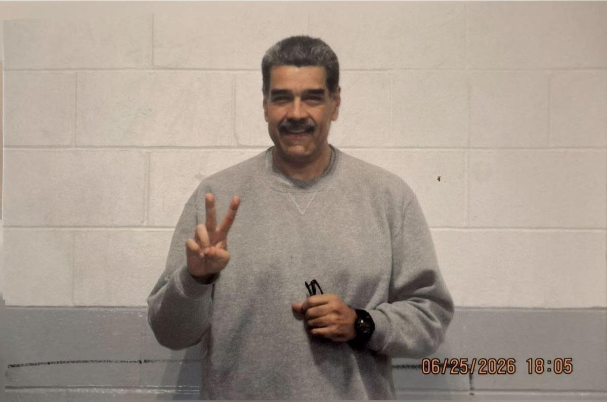 Maduro&rsquo;dan aylar sonra iki yeni fotoğraf birden! &ldquo;Dimdik ayaktayız&rdquo; mesajı 2