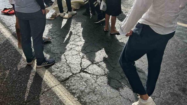 Yolun karşısına geçmeye çalışırken hayatını kaybetti