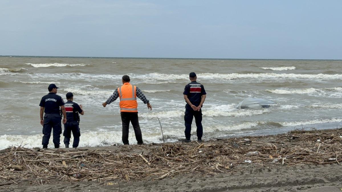 Yer: Samsun! Sahile vurmuş insansız deniz aracı bulundu - Mynet Yaşam