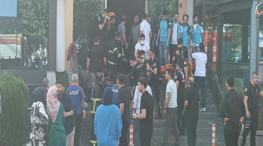 Batman&rsquo;da facia! Spor salonunun sauna b&ouml;l&uuml;mde yangın &ccedil;ıktı: 2 &ouml;l&uuml;, 1'i ağır 10 yaralı