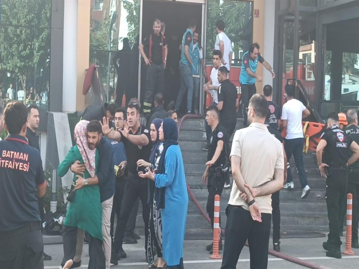 Batman’da facia! Spor salonunun sauna bölümde yangın çıktı: 2 ölü, 1 i ağır 10 yaralı 1