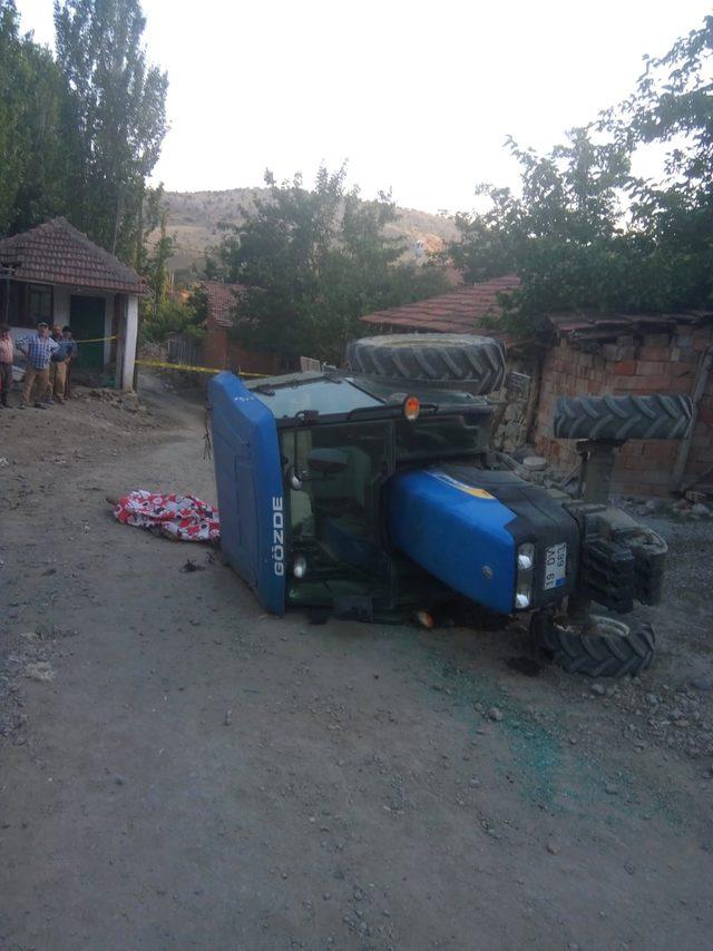 Traktör devrildi: 1 ölü, 1 yaralı 