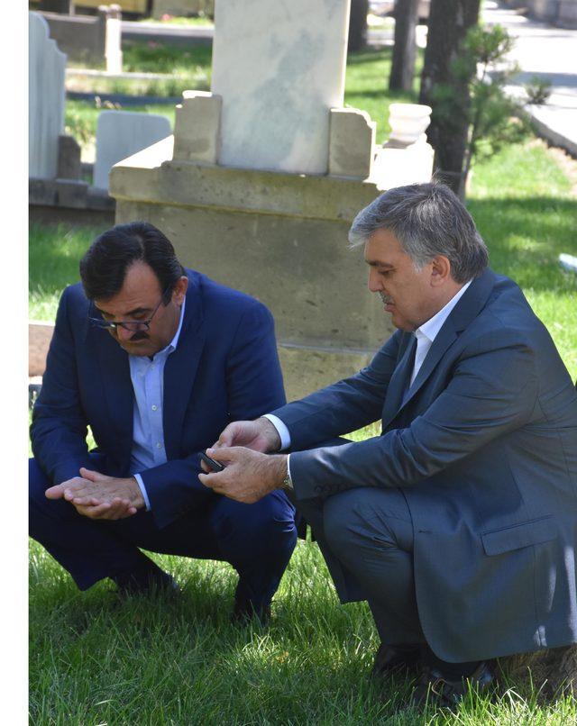 Abdullah Gül, babasının mezarını ziyaret etti