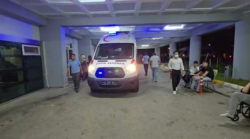 Bursa'da d&uuml;ğ&uuml;n yemeği sonrası rahatsızlanan 100'den fazla kişi hastaneye kaldırıldı