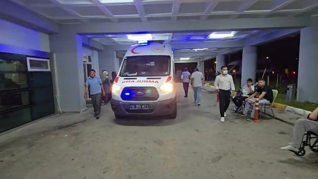 Bursa'da düğün yemeği sonrası rahatsızlanan 100'den fazla kişi hastaneye kaldırıldı