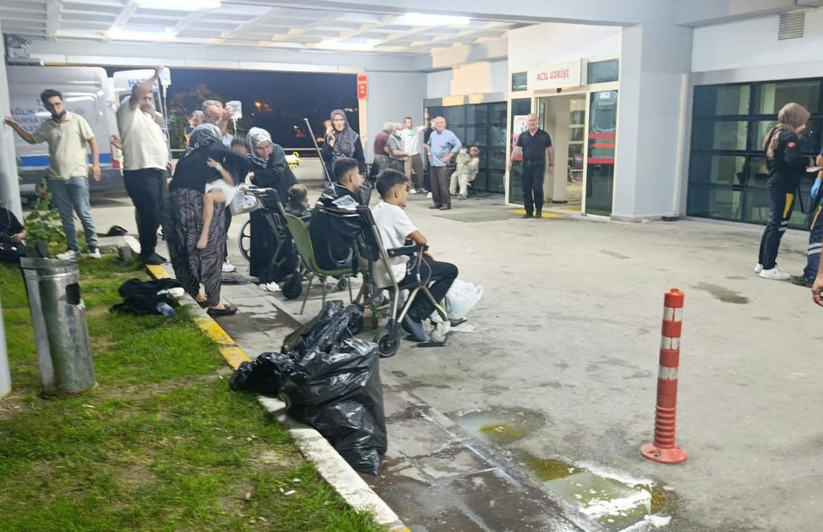 Bursa da d&uuml;ğ&uuml;n yemeği sonrası rahatsızlanan 100 den fazla kişi hastaneye kaldırıldı 1