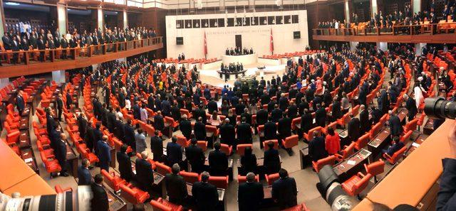 Mecliste 27'nci dönem milletvekilleri yemin ediyor