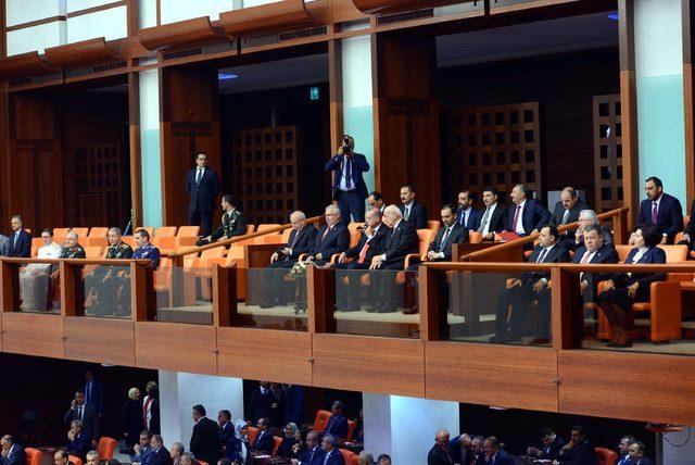 Mecliste 27'nci dönem milletvekilleri yemin ediyor