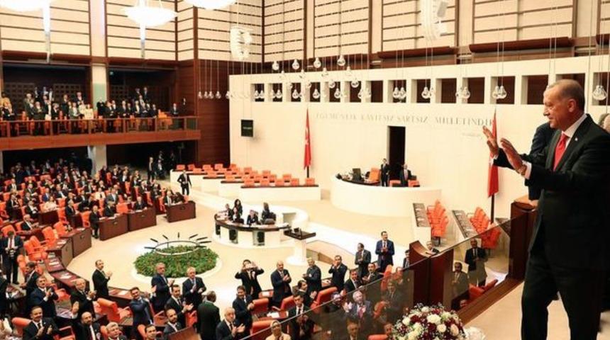 TBMM'de dikkat &ccedil;eken hareket!  MHP&rsquo;liler ayağa kalkmadı
