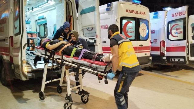 Bursa da iki otomobilin çarpıştığı kazada 7 kişi yaralandı 1