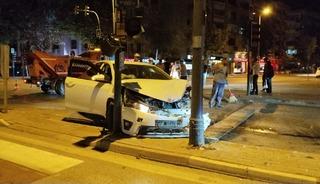Bursa'da iki otomobilin &ccedil;arpıştığı kazada 7 kişi yaralandı