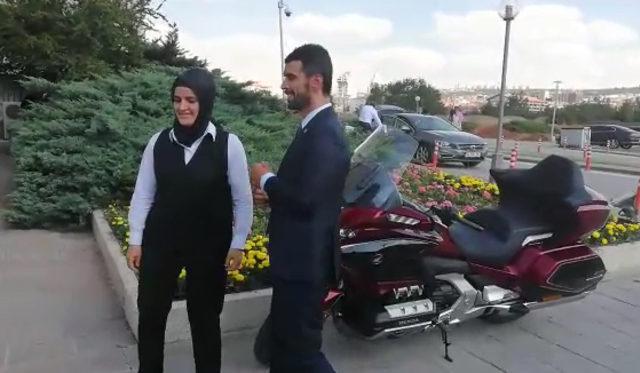 Sofuoğlu yemin törenine motosikletiyle geldi