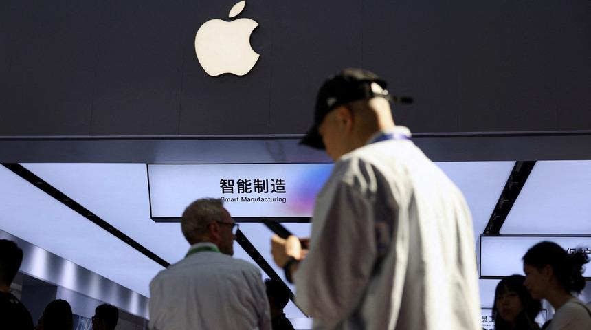 Apple'da CEO koltuğu yarın el değiştiriyor: Tim Cook yerini John Ternus'a bırakıyor