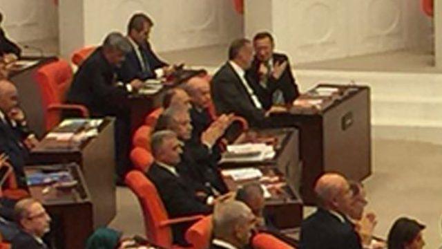 TBMM'de ilginç görüntüler! Cumhurbaşkanı Erdoğan gelince ayağa kalkmayan Bahçeli, Kılıçdaroğlu'nu alkışladı