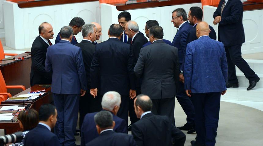 Mecliste 27'nci dönem milletvekilleri yemin ediyor (5)