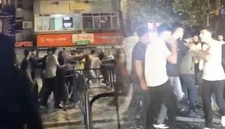 Rap&ccedil;i Poizi'nin konseri karıştı! Tekme tokatlı kavga kamerada