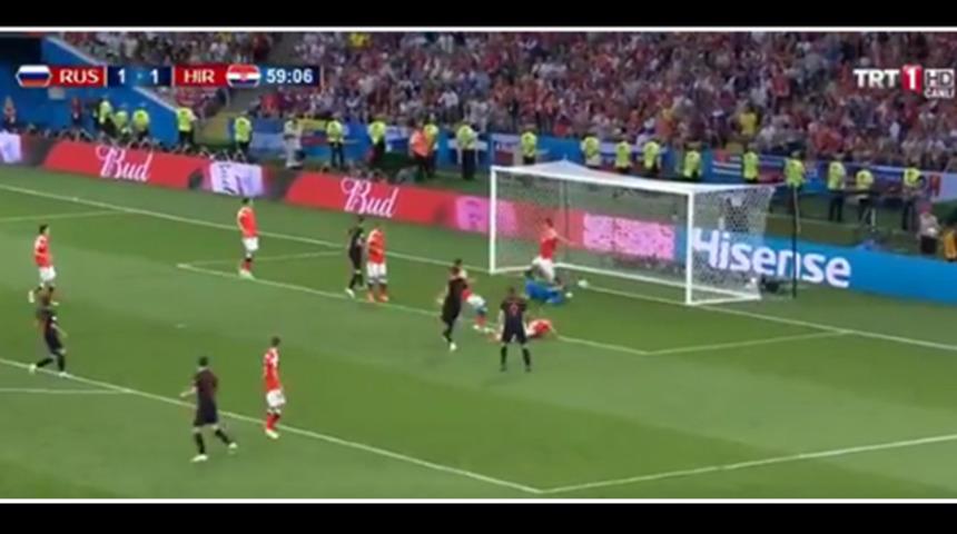 TRT spikeri Levent Özçelik'ten Rusya-Hırvatistan maçında 'gol' skandalı!