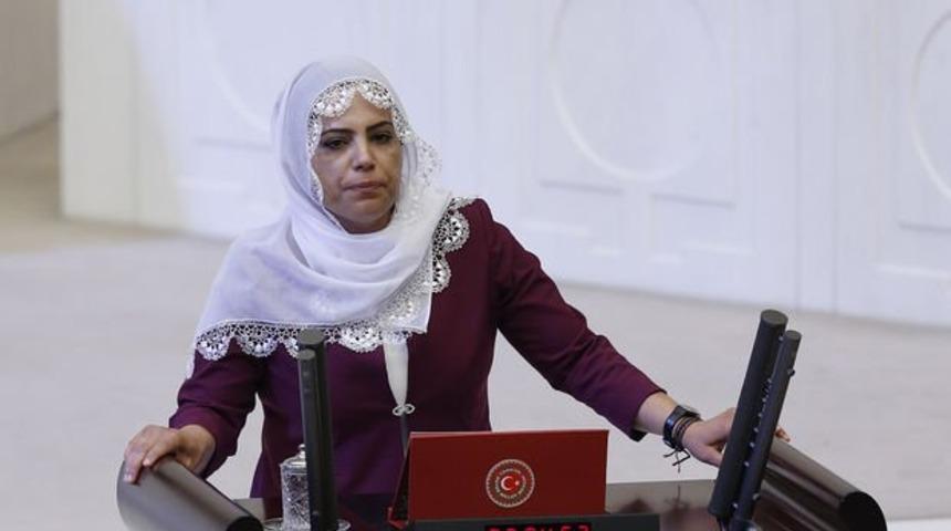 24 Haziran seçimlerinde HDP Diyarbakır milletvekili seçilen Remziye Tosun beyaz tülbentle yemin etti!