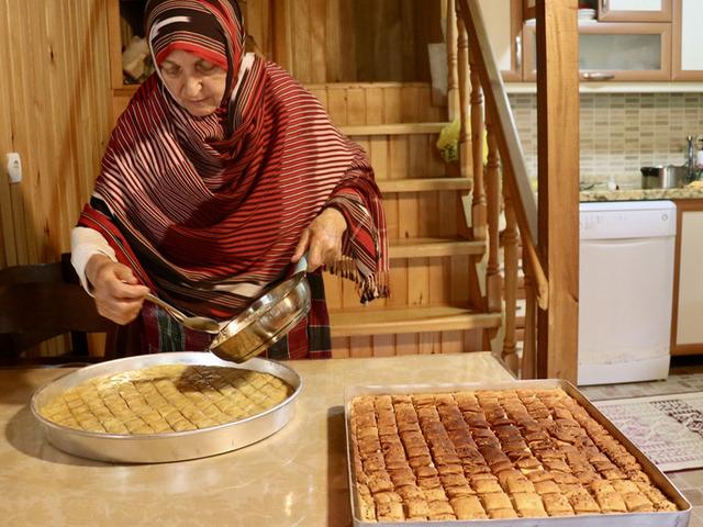 Asırlık y&ouml;resel lezzet mısır unlu baklava: 40 katmandan oluşuyor