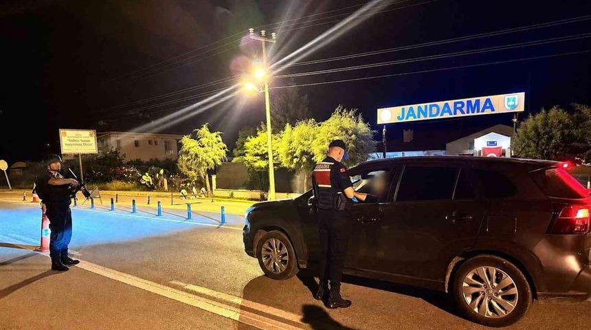 Muğla&rsquo;da Jandarma denetimlerinde 33 şahıs tutuklandı