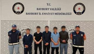 Bayburt&rsquo;ta 5 d&uuml;zensiz g&ouml;&ccedil;men yakalandı