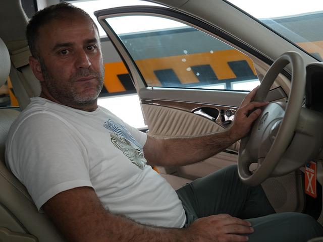e-Devlet'e &ouml;ylesine girdi, hayatının şokunu yaşadı! Otomobil diye bindiği Mercedes beyaz eşya &ccedil;ıktı